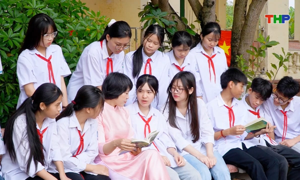 &Acirc;m vang miền cửa biển: Người kể chuyện cổ t&iacute;ch hiện đại