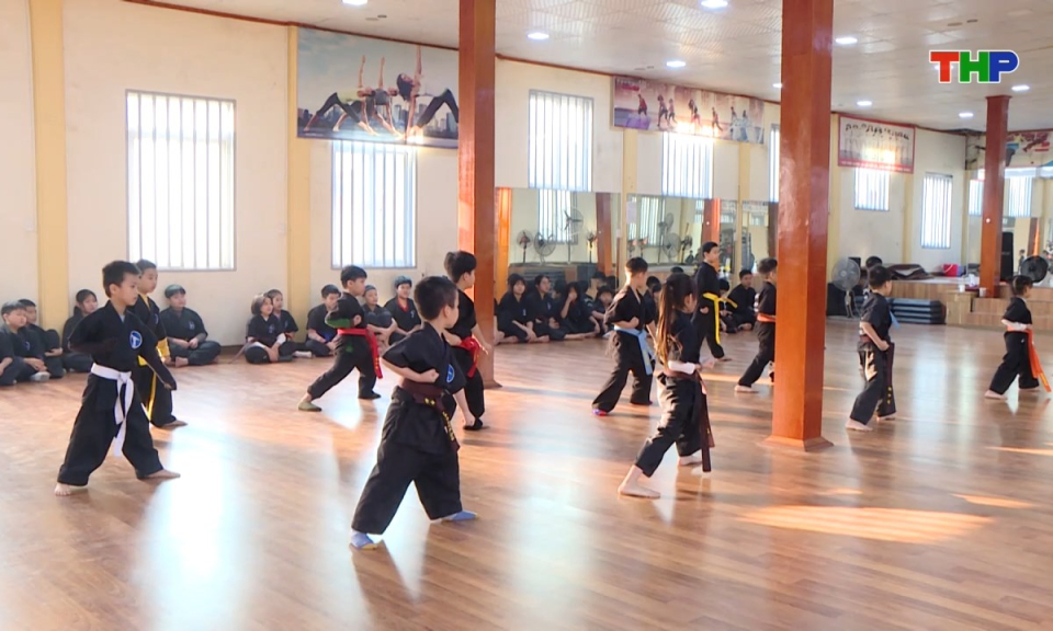 Lăng k&iacute;nh tuổi hoa: Karatedo