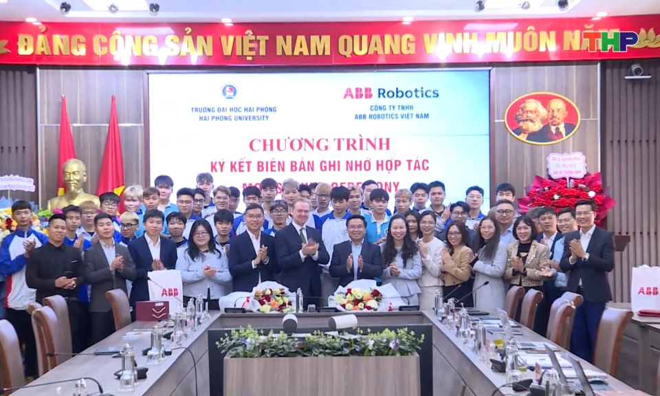 Hợp t&aacute;c n&acirc;ng cao chất lượng đ&agrave;o tạo nh&acirc;n lực c&ocirc;ng nghệ cao