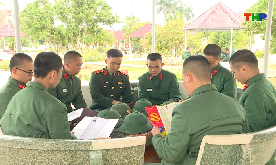 Chiến sĩ mới nhập ngũ với ng&agrave;y hội của to&agrave;n d&acirc;n