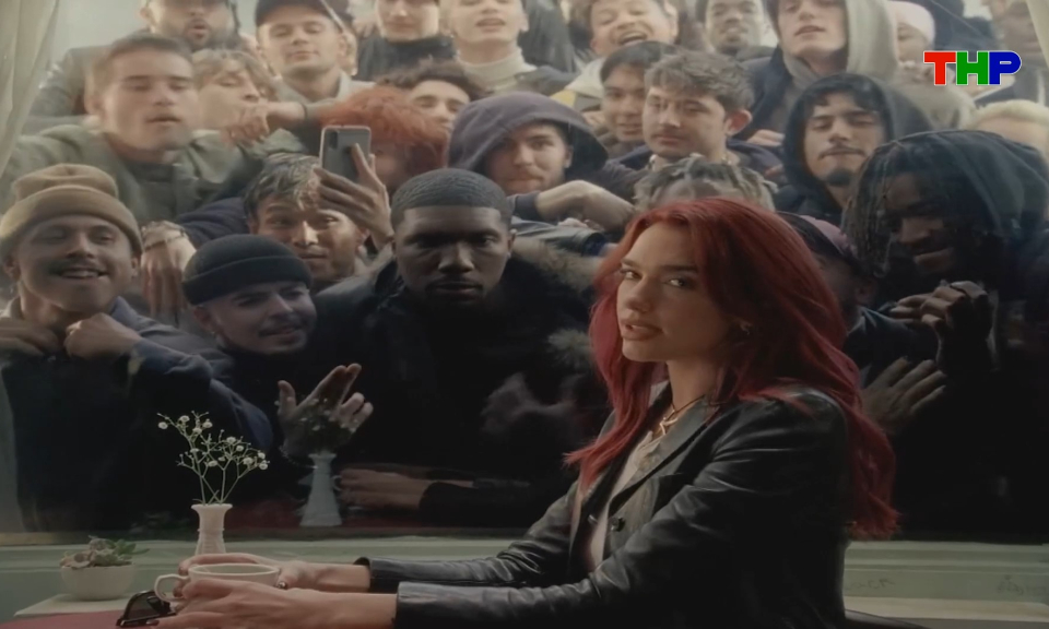 Ca nhạc quốc tế: Dua Lipa l&agrave;n s&oacute;ng retro của Pop hiện đại