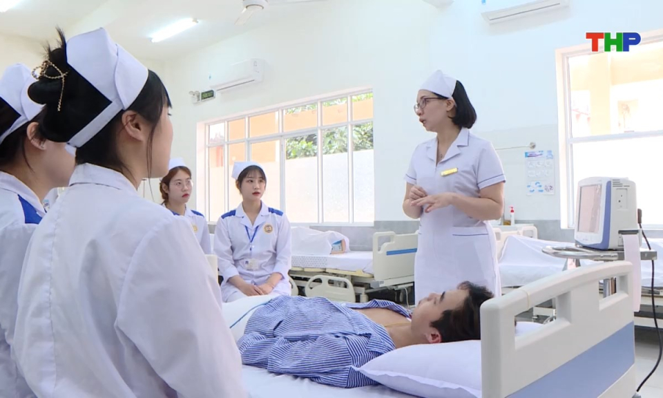 Ch&iacute;nh s&aacute;ch ph&aacute;p luật: Đột ph&aacute; gi&aacute;o dục từ Nghị quyết 71 của Bộ Ch&iacute;nh trị