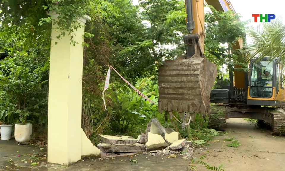 Ph&aacute;p luật v&agrave; cuộc sống: C&ocirc;ng khai, minh bạch trong tiếp cận dự &aacute;n tại địa phương - Bảo đảm quyền tiếp cận của người d&acirc;n