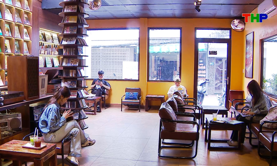 Chạm Hải Ph&ograve;ng: Khoảng lặng giữa l&ograve;ng th&agrave;nh phố