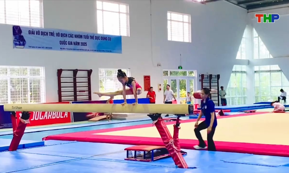 Lăng k&iacute;nh tuổi hoa: Gương s&aacute;ng thể dục dụng cụ