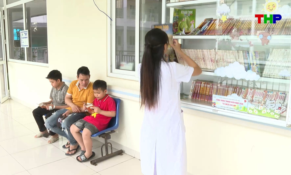 Suối nguồn y&ecirc;u thương: Tủ s&aacute;ch y&ecirc;u thương