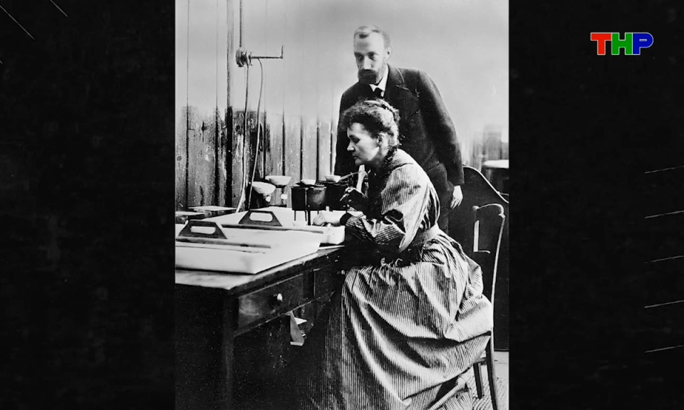 Kh&aacute;m ph&aacute; thế giới: Marie Curie - H&agrave;nh tr&igrave;nh vượt định kiến v&agrave; l&agrave;m thay đổi thế giới khoa học