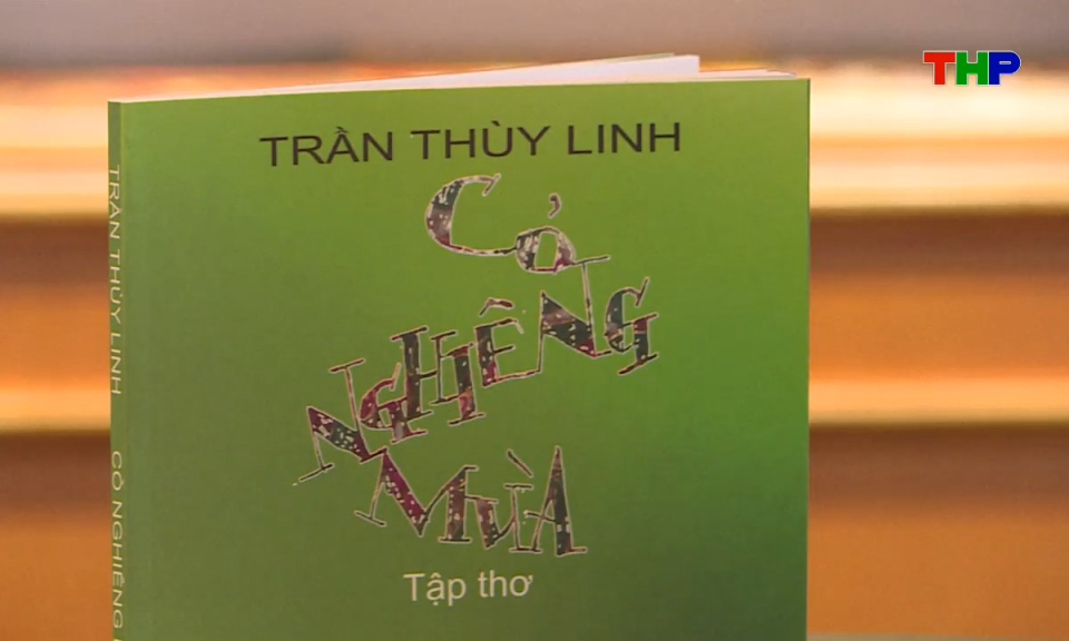 Giới thiệu s&aacute;ch: Cỏ nghi&ecirc;ng m&ugrave;a