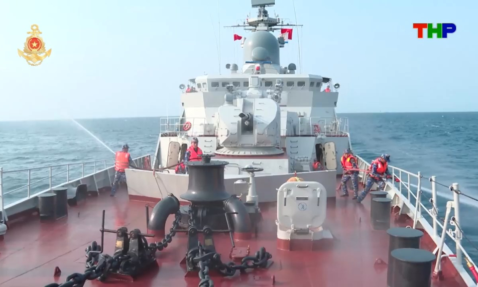 Tổ quốc v&agrave; người chiến sĩ Hải qu&acirc;n: Tăng cường phối hợp hiệp đồng ứng ph&oacute; với c&aacute;c t&igrave;nh huống tr&ecirc;n biển