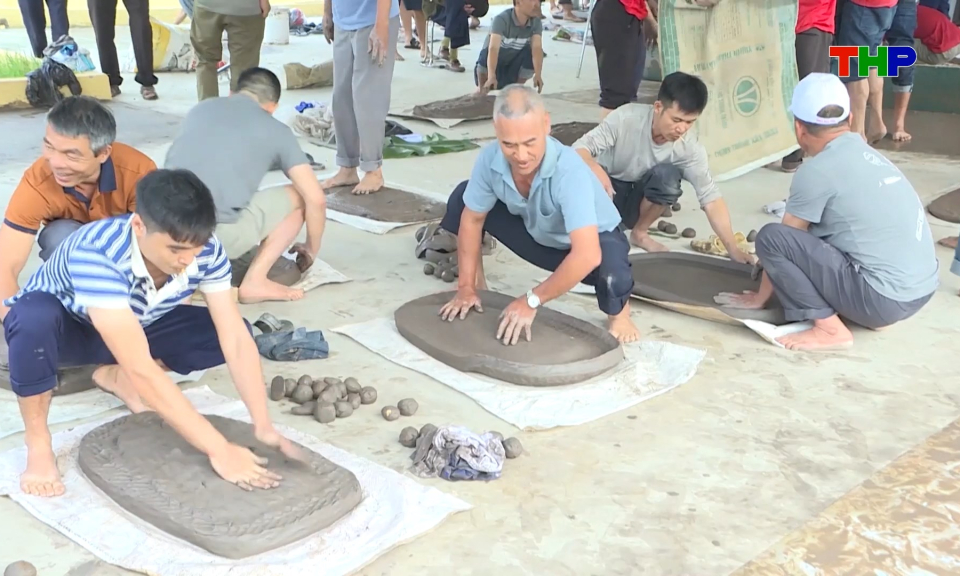 Ph&aacute;t huy gi&aacute; trị của tr&ograve; chơi d&acirc;n gian truyền thống ph&aacute;o đất 