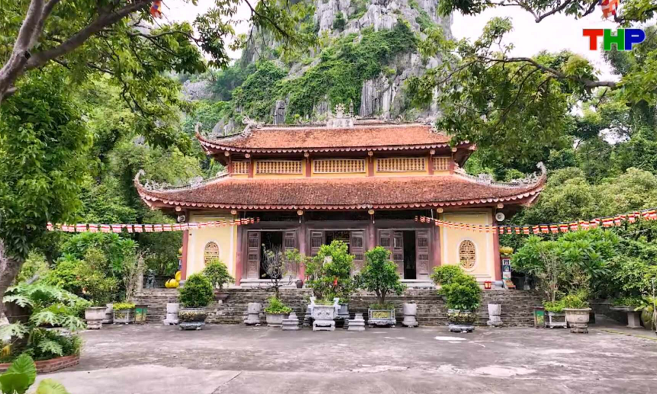 H&agrave;nh tr&igrave;nh đỏ: Ch&ugrave;a Nhẫm Dương