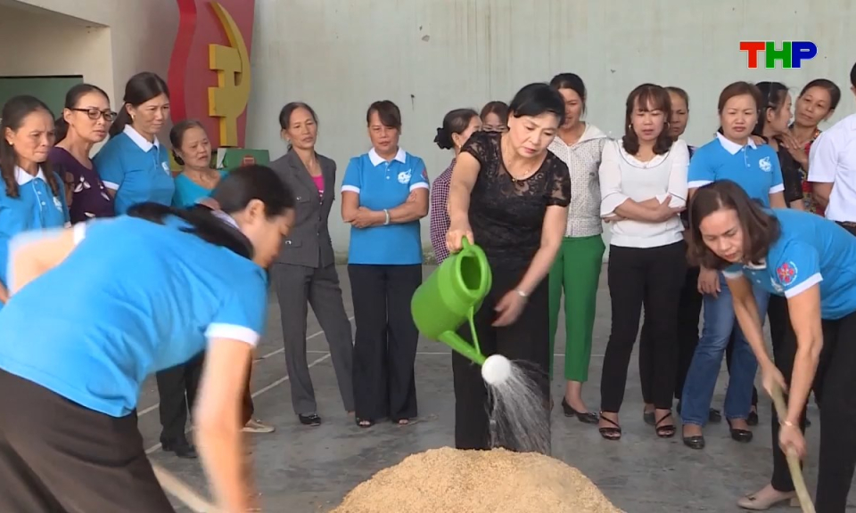 B&ocirc;ng hồng th&eacute;p đất Cảng: Nữ doanh nh&acirc;n nỗ lực v&igrave; m&ocirc;i trường