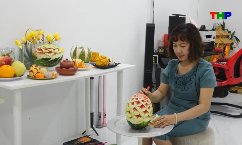 Chạm Hải Ph&ograve;ng: B&agrave;n tay t&agrave;i hoa