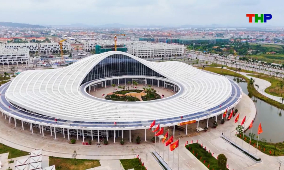 Chạm Hải Ph&ograve;ng: Nh&agrave; h&aacute;t Hoa Phượng