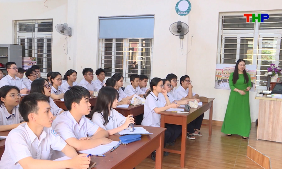 Khắc phục t&igrave;nh trạng thiếu gi&aacute;o vi&ecirc;n