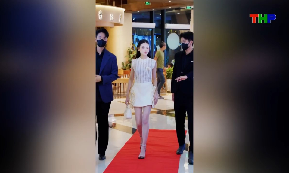Nhịp sống trẻ: Ng&ocirc;i sao thảm đỏ - Tr&agrave;o lưu biến h&igrave;nh g&acirc;y sốt GenZ