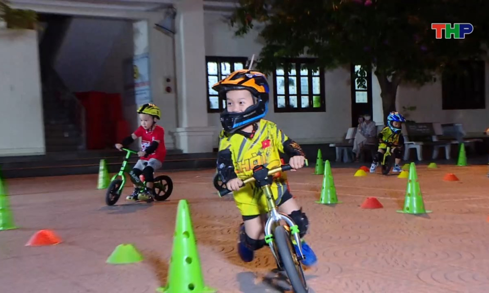 G&oacute;c nh&igrave;n thể thao: C&acirc;u lạc bộ Ch&ograve;i 16