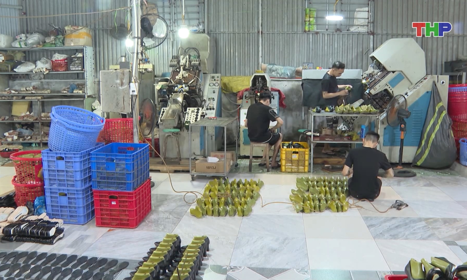 Giữ lửa l&agrave;ng nghề gi&agrave;y da truyền thống 