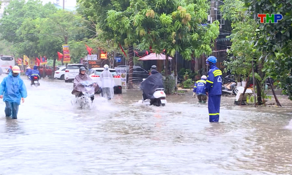 Mưa lớn g&acirc;y ngập lụt một số tuyến đường