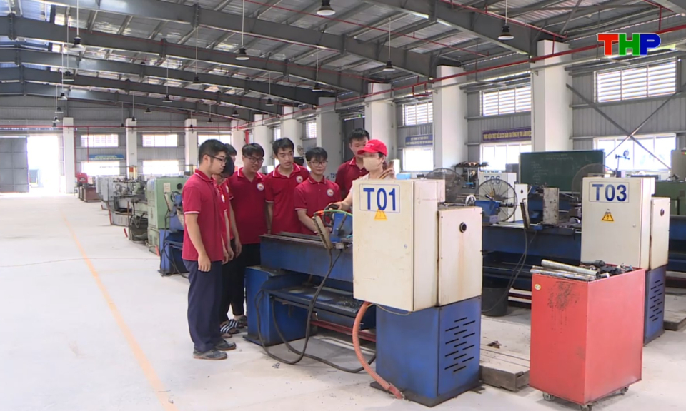 Con đường lựa chọn: Đ&agrave;o tạo nghề gắn với kinh tế địa phương