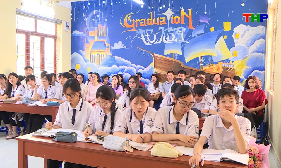 Đưa tiếng Anh trở th&agrave;nh ng&ocirc;n ngữ thứ hai trong trường học