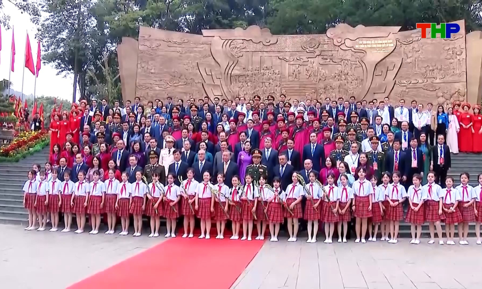 D&acirc;ng hương tưởng niệm c&aacute;c vua H&ugrave;ng