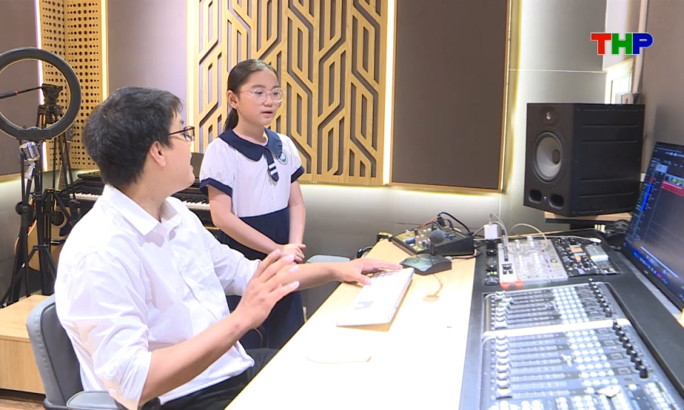 Lăng k&iacute;nh tuổi hoa: Sơn ca Kh&aacute;nh Diệp