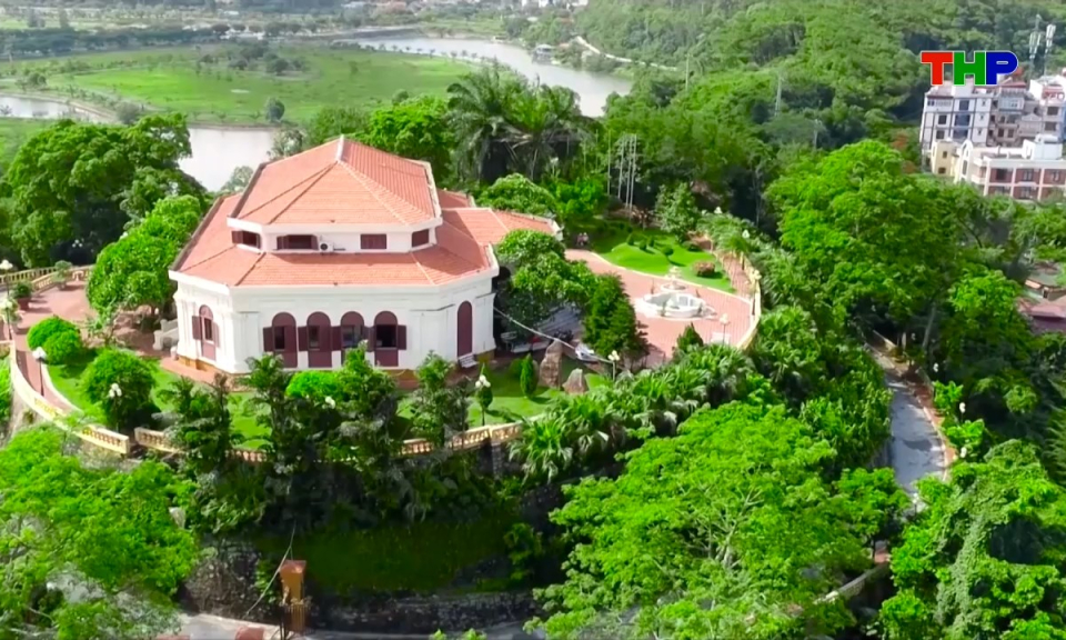 Điểm hẹn du lịch: Du lịch dịp lễ: Khởi động m&ugrave;a h&egrave; s&ocirc;i động