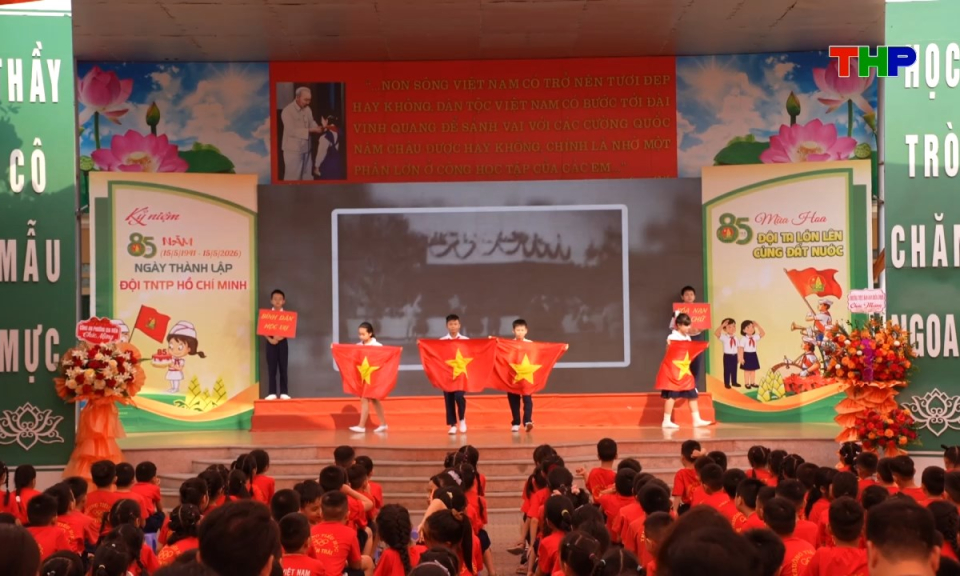 Lăng k&iacute;nh tuổi hoa: Ch&uacute;ng em tiến bước v&agrave;o kỷ nguy&ecirc;n mới