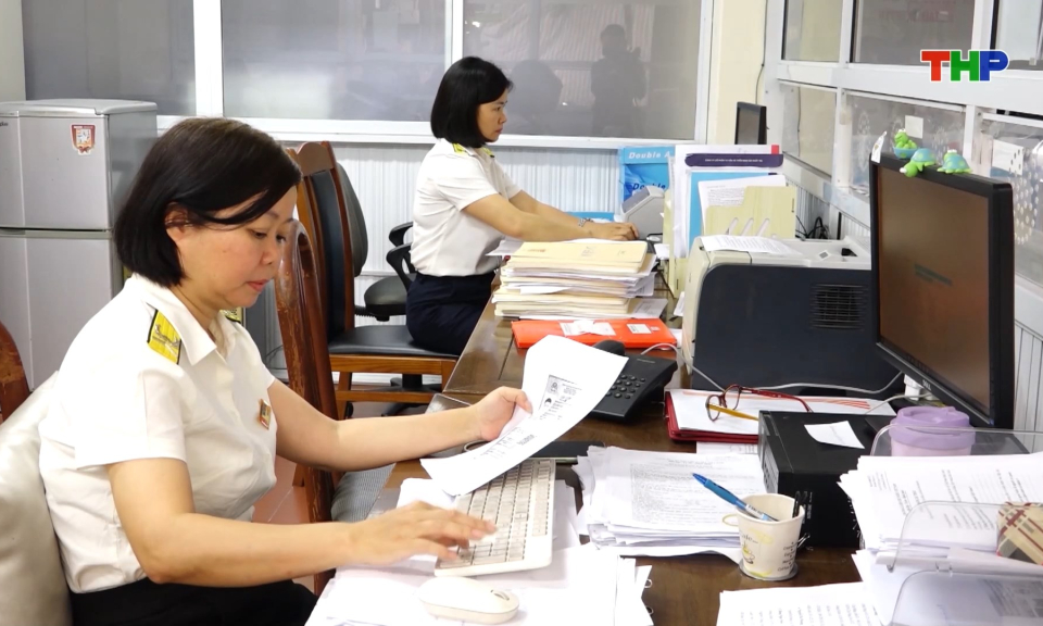N&acirc;ng ngưỡng doanh thu chịu thuế với hộ kinh doanh l&ecirc;n 1 tỷ đồng/năm 