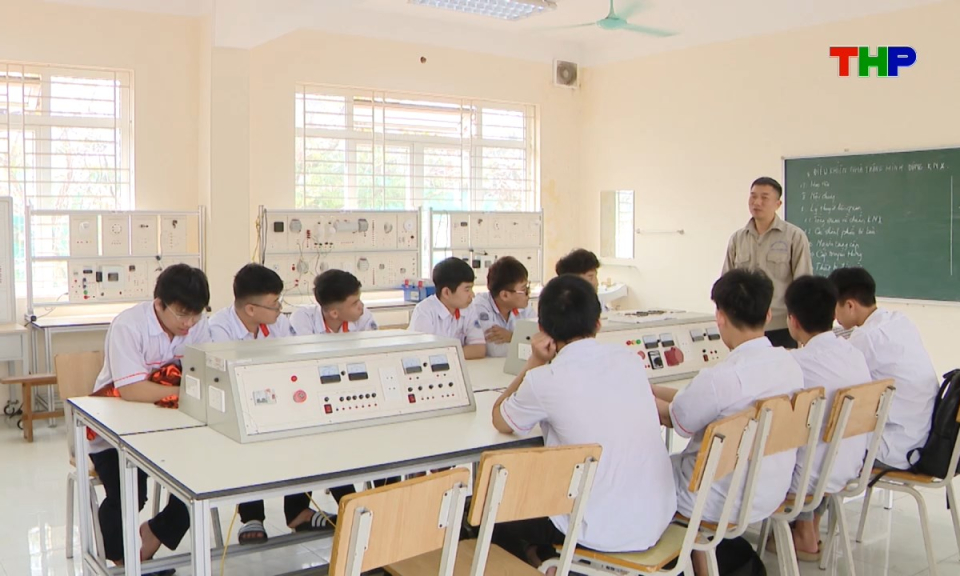 Gi&aacute;o dục v&agrave; đ&agrave;o tạo: Đổi mới gi&aacute;o dục nghề nghiệp n&acirc;ng cao chất lượng nguồn nh&acirc;n lực