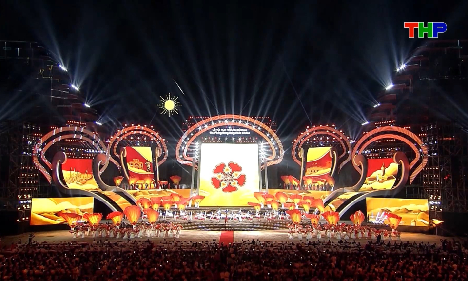Người d&acirc;n th&agrave;nh phố đ&oacute;n chờ Lễ hội Hoa Phượng Đỏ 2026