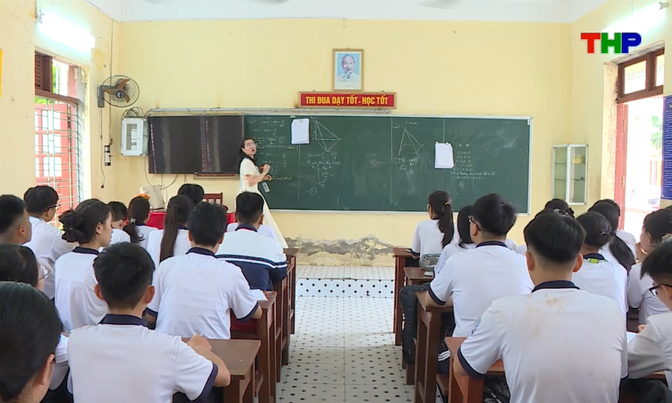 Ch&iacute;nh s&aacute;ch ph&aacute;p luật: Hiệu trưởng được cấp bằng tốt nghiệp THPT