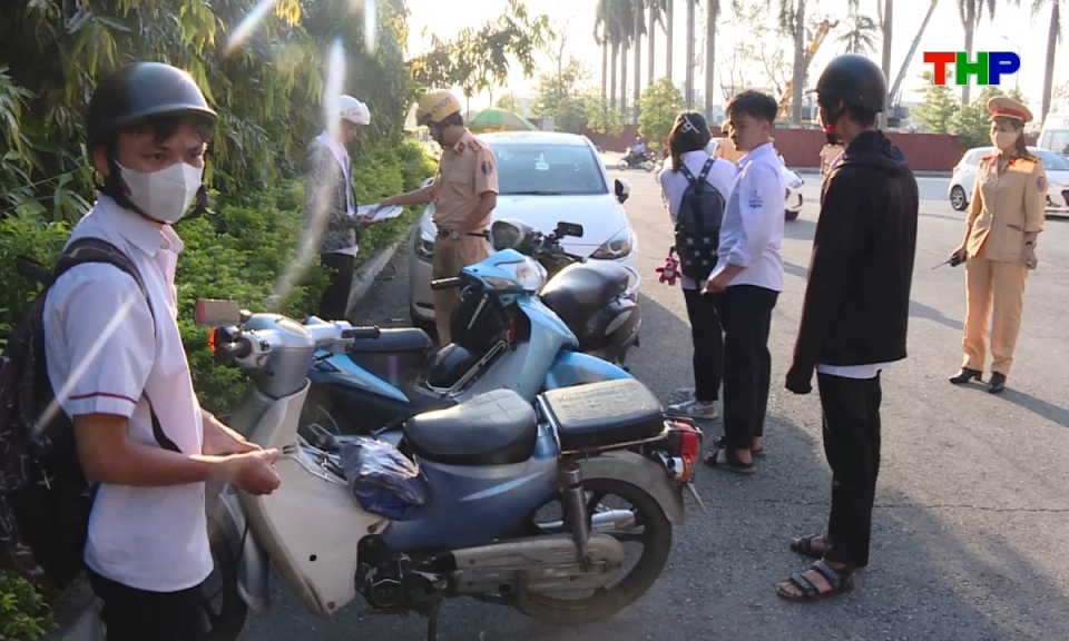 Ph&aacute;p luật v&agrave; cuộc sống: Siết chặt quản l&yacute; học sinh sử dụng phương tiện giao th&ocirc;ng