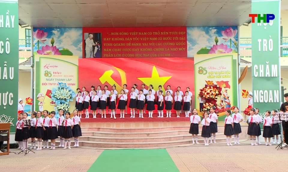 Lăng k&iacute;nh tuổi hoa: Tự h&agrave;o truyền thống Đội ta