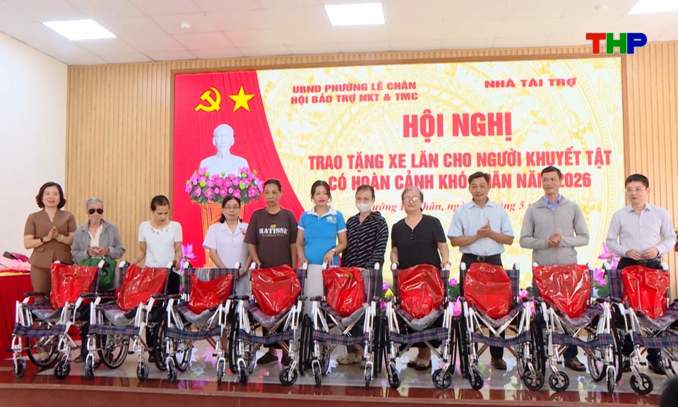 Hỗ trợ người khuyết tật c&oacute; ho&agrave;n cảnh kh&oacute; khăn