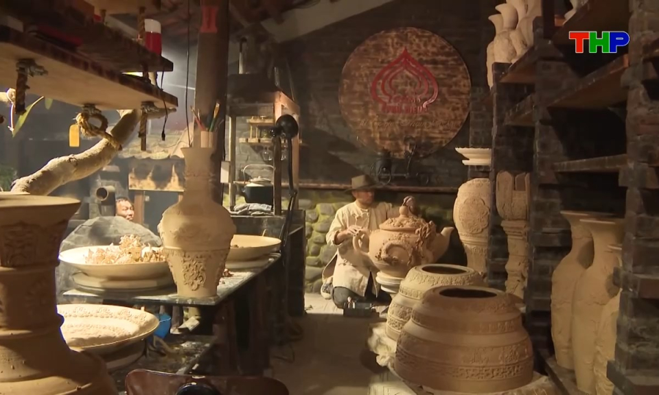 Ch&acirc;n dung cuộc sống: N&eacute;t gốm tạc ch&acirc;n dung