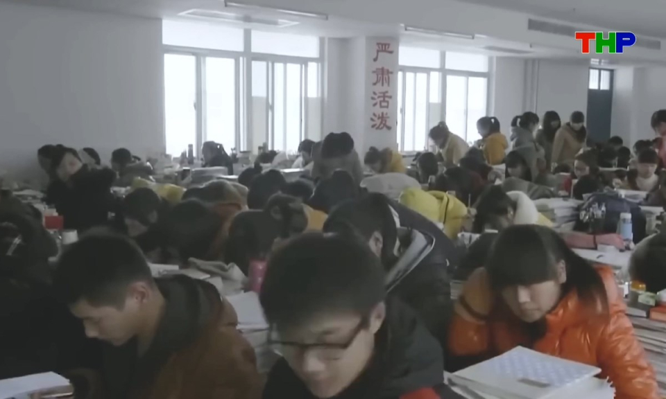 Kh&aacute;m ph&aacute; thế giới: Cao khảo - C&aacute;nh cửa v&agrave;o đại học v&agrave; cuộc cạnh tranh gi&aacute;o dục của h&agrave;ng triệu học sinh Trung Quốc