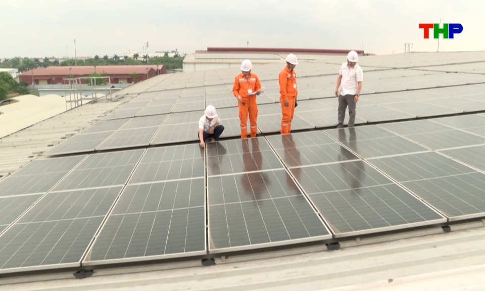 Th&uacute;c đẩy ph&aacute;t triển điện mặt trời 