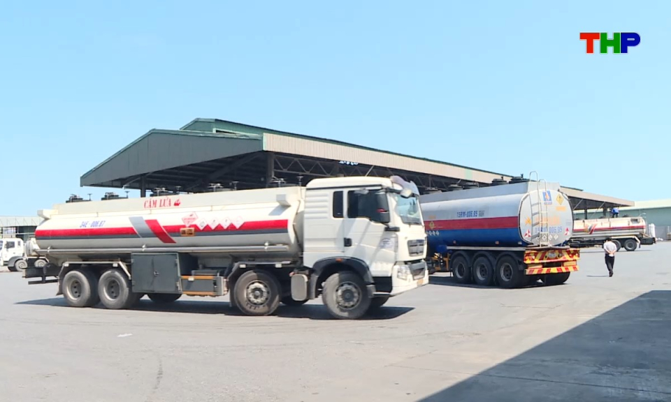 Ch&iacute;nh s&aacute;ch ph&aacute;p luật: Giảm thuế xăng dầu về 0% g&oacute;p phần b&igrave;nh ổn thị trường