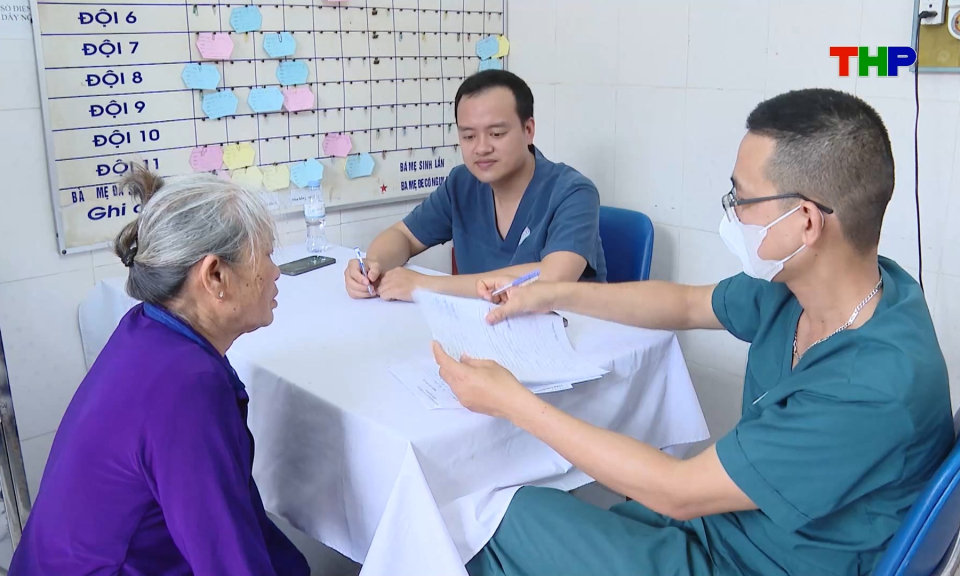 Triển khai kh&aacute;m sức khoẻ định kỳ cho người cao tuổi