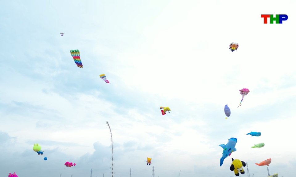 Chạm Hải Ph&ograve;ng: C&aacute;nh diều tuổi thơ