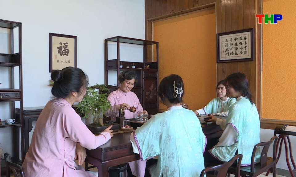 Kh&ocirc;ng gian sống: Kh&ocirc;ng gian tr&agrave;