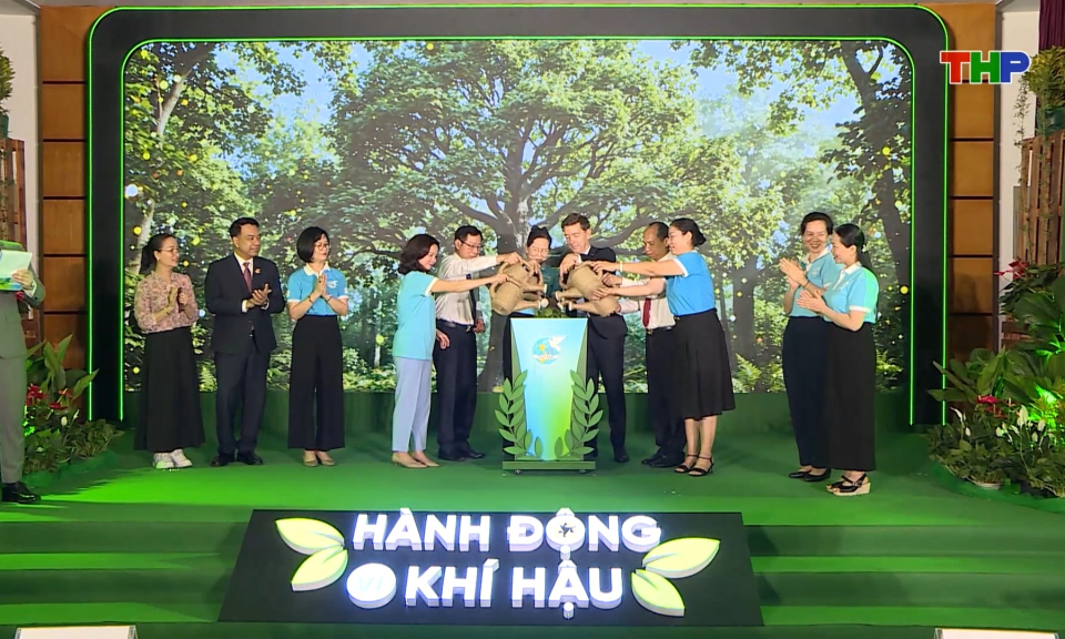 Ph&aacute;t huy vai tr&ograve; phụ nữ trong chuyển đổi xanh v&agrave; bảo vệ m&ocirc;i trường