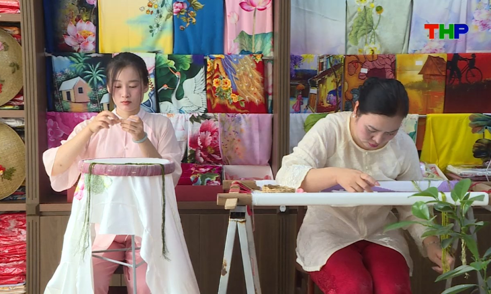 B&ocirc;ng hồng th&eacute;p đất Cảng: Nữ doanh nh&acirc;n giữ hồn &aacute;o d&agrave;i Việt