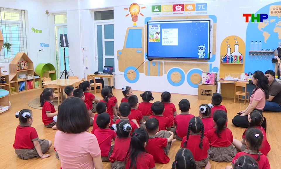 Gi&aacute;o dục v&agrave; đ&agrave;o tạo: Đồng h&agrave;nh c&ugrave;ng con v&agrave;o lớp 1