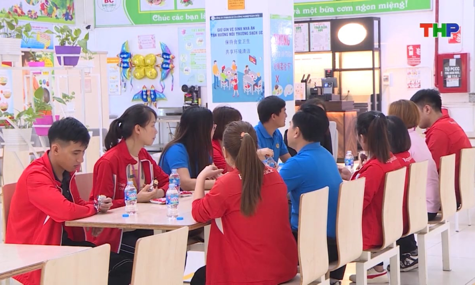 Lao động v&agrave; c&ocirc;ng đo&agrave;n: X&acirc;y dựng "C&ocirc;ng đo&agrave;n cơ sở x&atilde; hội chủ nghĩa" v&igrave; lợi &iacute;ch của đo&agrave;n vi&ecirc;n, người lao động