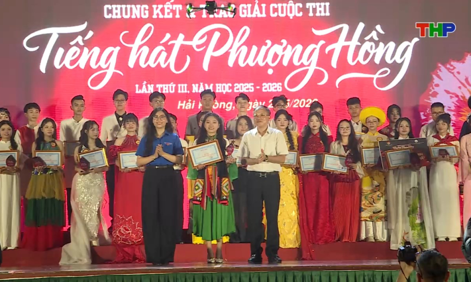 Lăng k&iacute;nh tuổi hoa: Tiếng h&aacute;t Phượng Hồng
