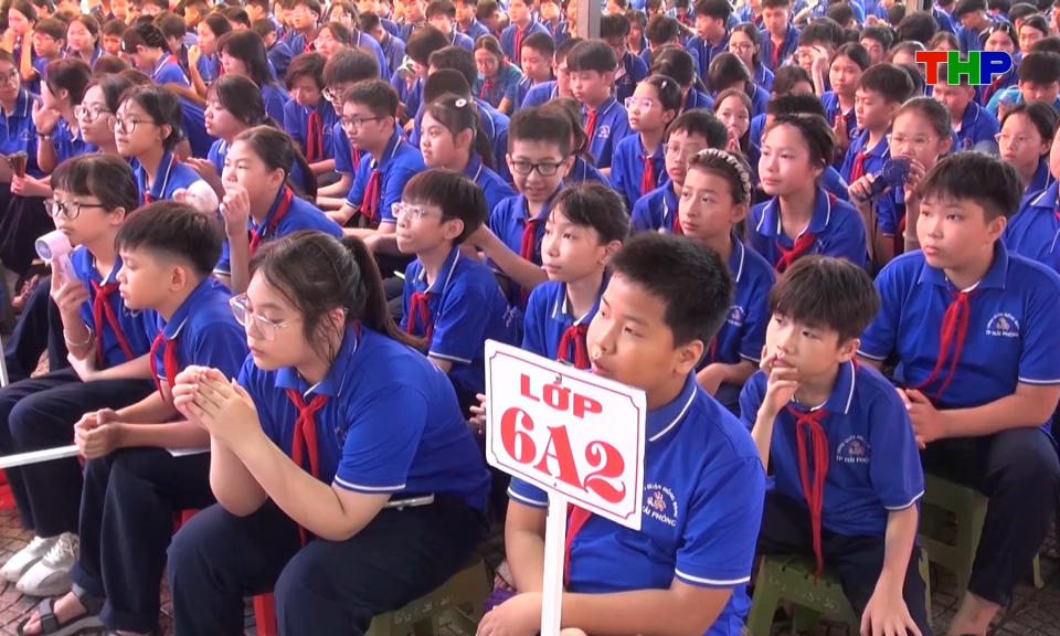Ph&aacute;t huy hiệu quả phong tr&agrave;o thi đua dạy tốt, học tốt