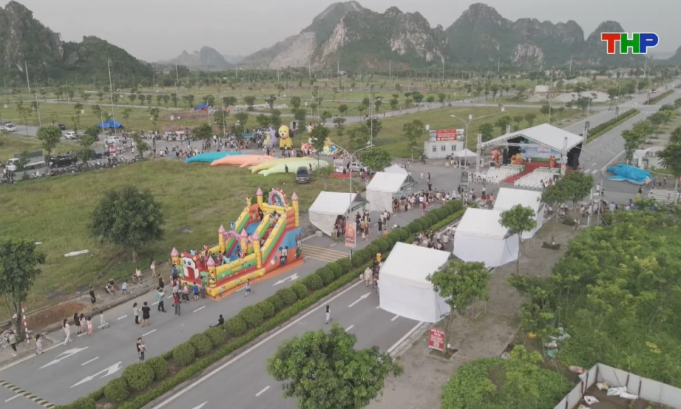 Ph&oacute;ng sự: Lễ hội thả diều tại Khu đ&ocirc; thị Ph&uacute; Thứ Park Hill